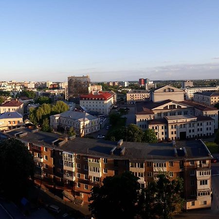 Чудова Квартира В Центрі Міста Apartment Rivne Exterior foto