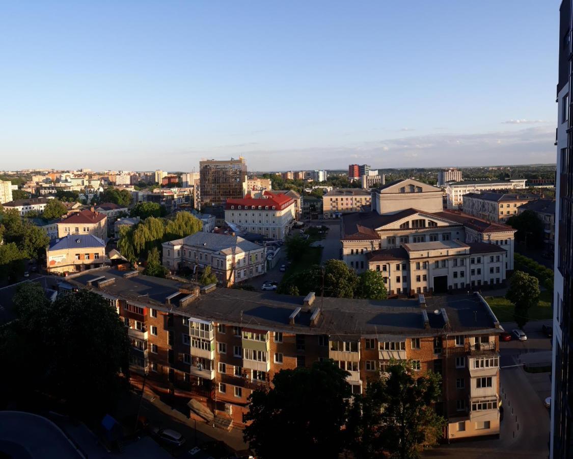 Чудова Квартира В Центрі Міста Apartment Rivne Exterior foto